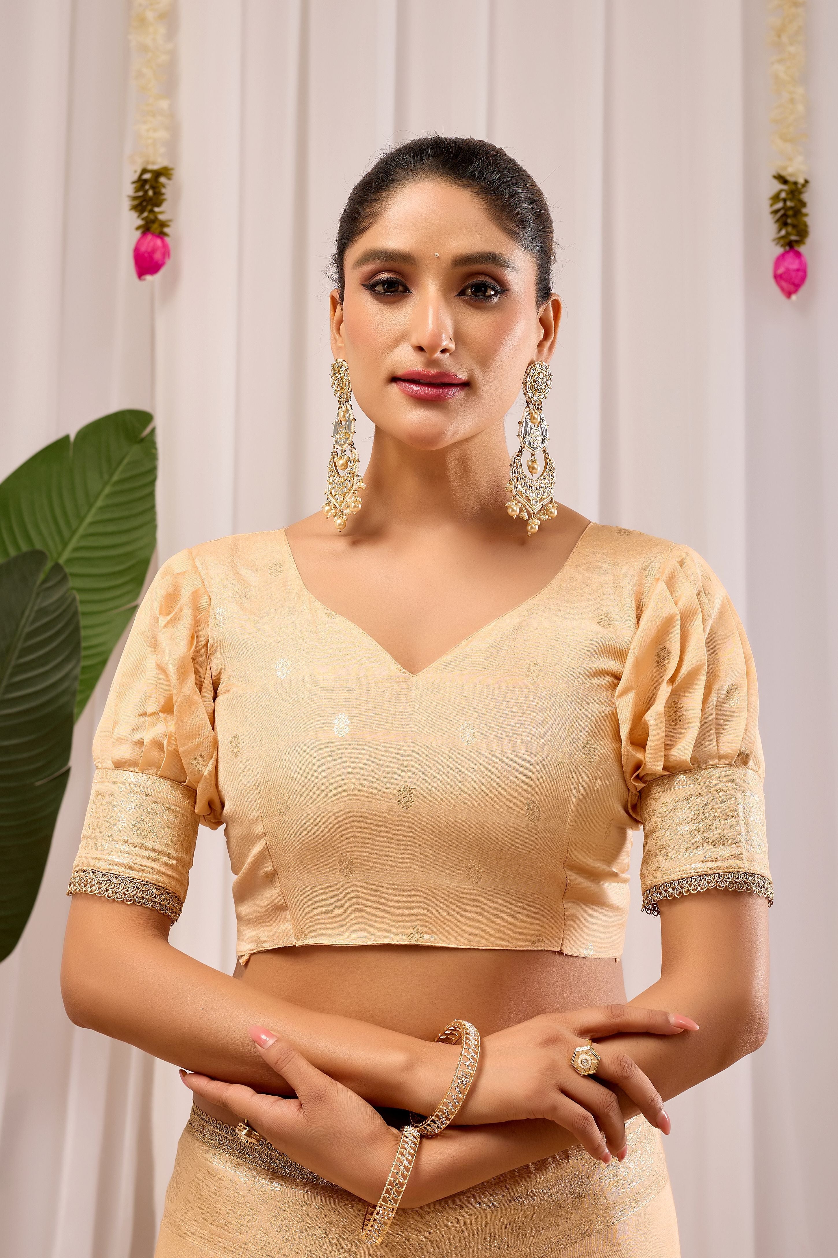 Beige Soft Silk by Icultuer with Minimal Floral Motifs, Elegant Subtle Border, Classic Pallu and Matching Blouse Piece