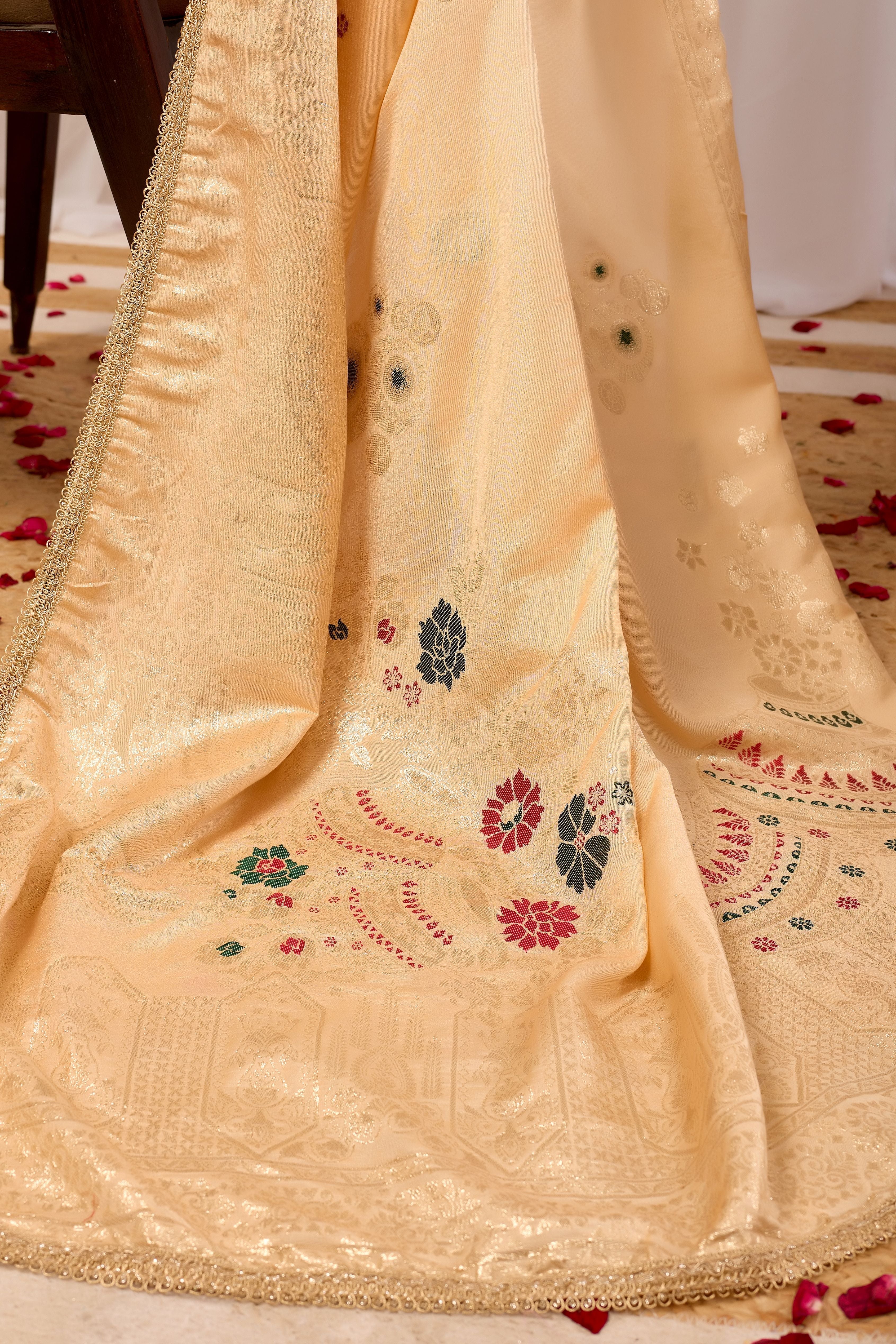 Beige Soft Silk by Icultuer with Minimal Floral Motifs, Elegant Subtle Border, Classic Pallu and Matching Blouse Piece