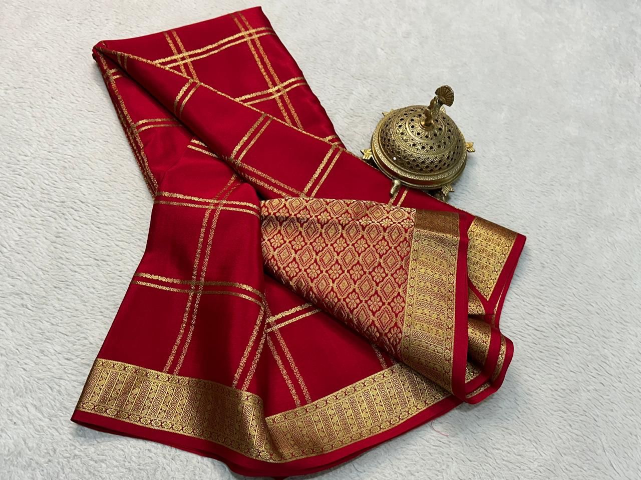 Celebrating Indian Heritage: Timeless Double Line Checks by Icultuers with Rich Borders and Regal Pallus