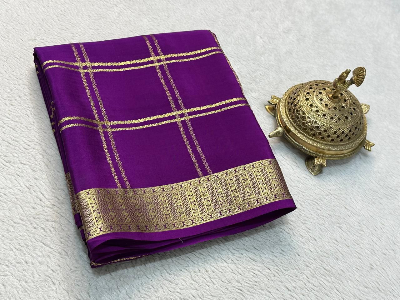 Celebrating Indian Heritage: Timeless Double Line Checks by Icultuers with Rich Borders and Regal Pallus
