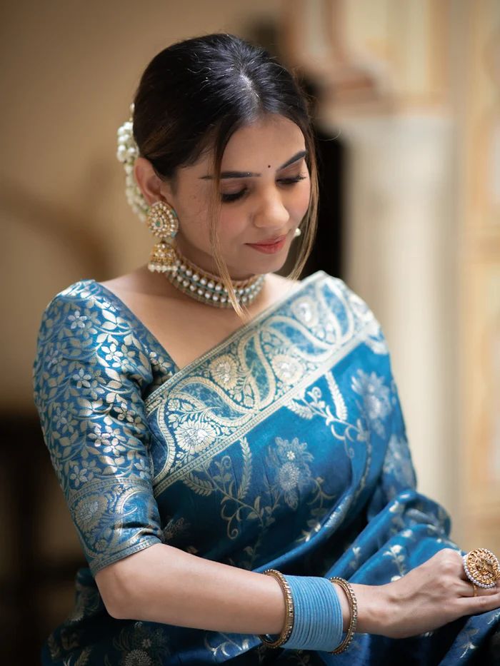 icultural RamaGreen Banarasi Silk Saree WIth Fabulouse Blouse Piece