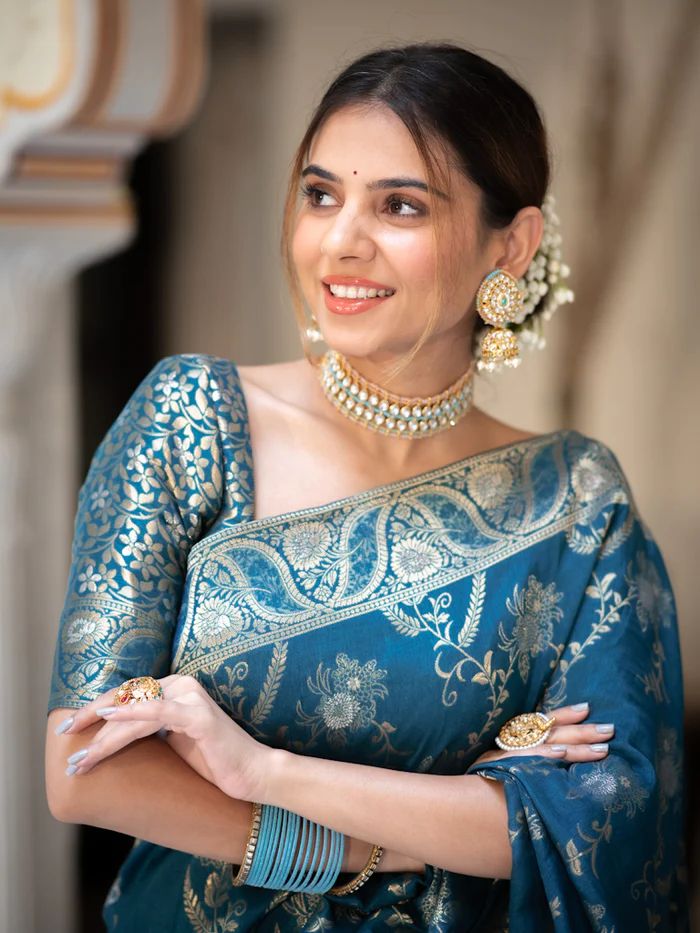 icultural RamaGreen Banarasi Silk Saree WIth Fabulouse Blouse Piece