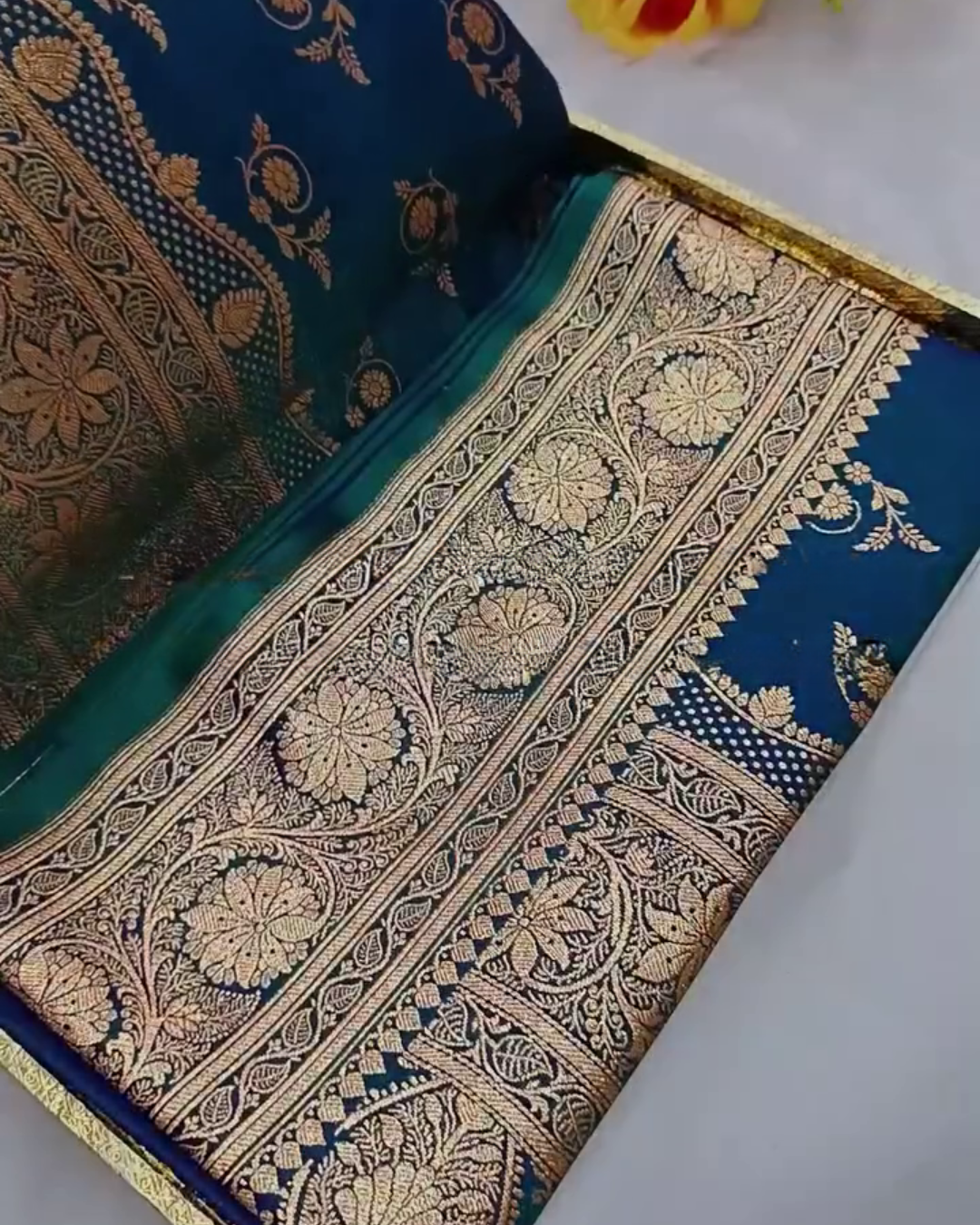 Prabhamati - icultural Banarasi Silk Saree with Zari Floral Weaving