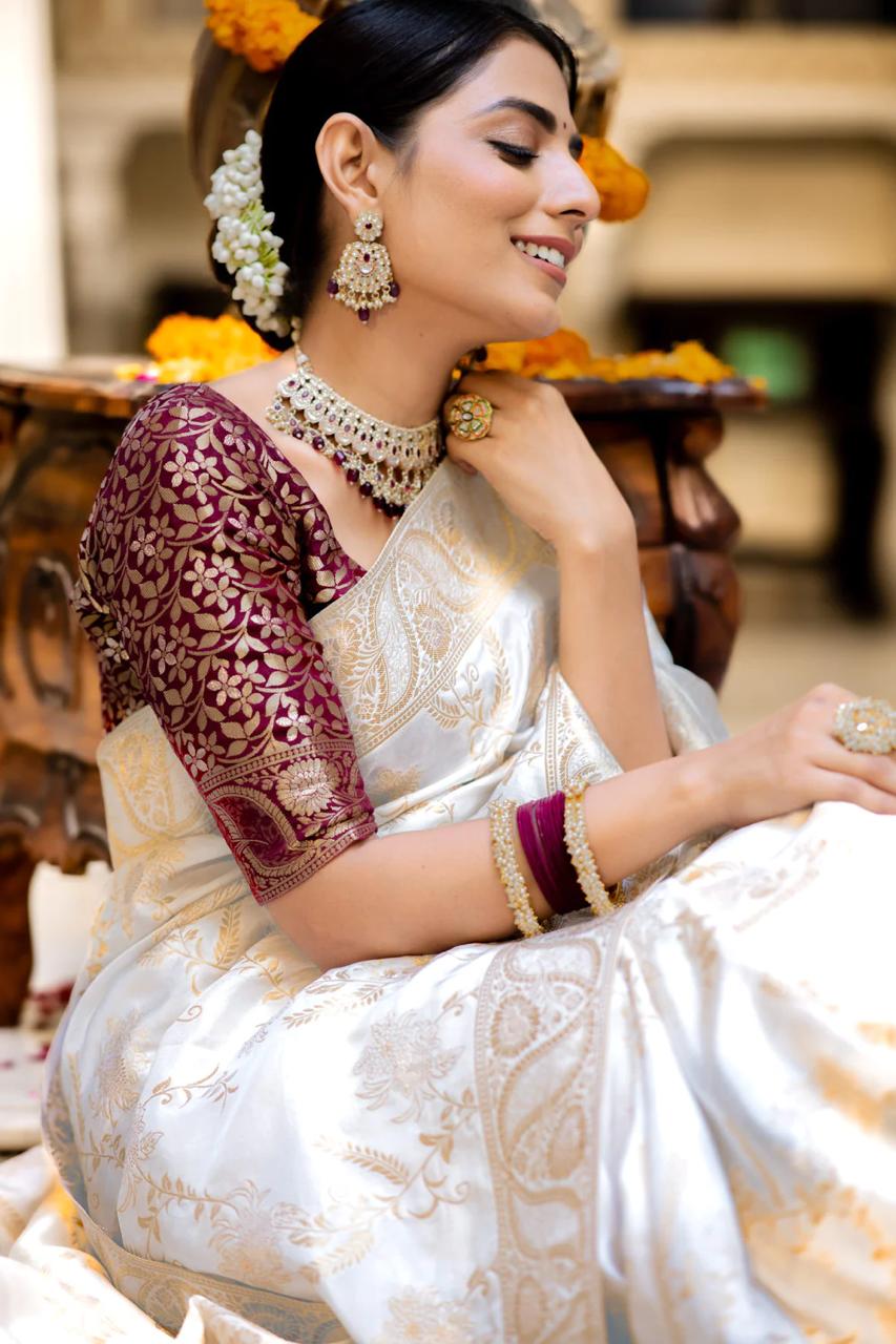 icultural White Banarasi Silk Saree WIth Fabulouse Blouse Piece