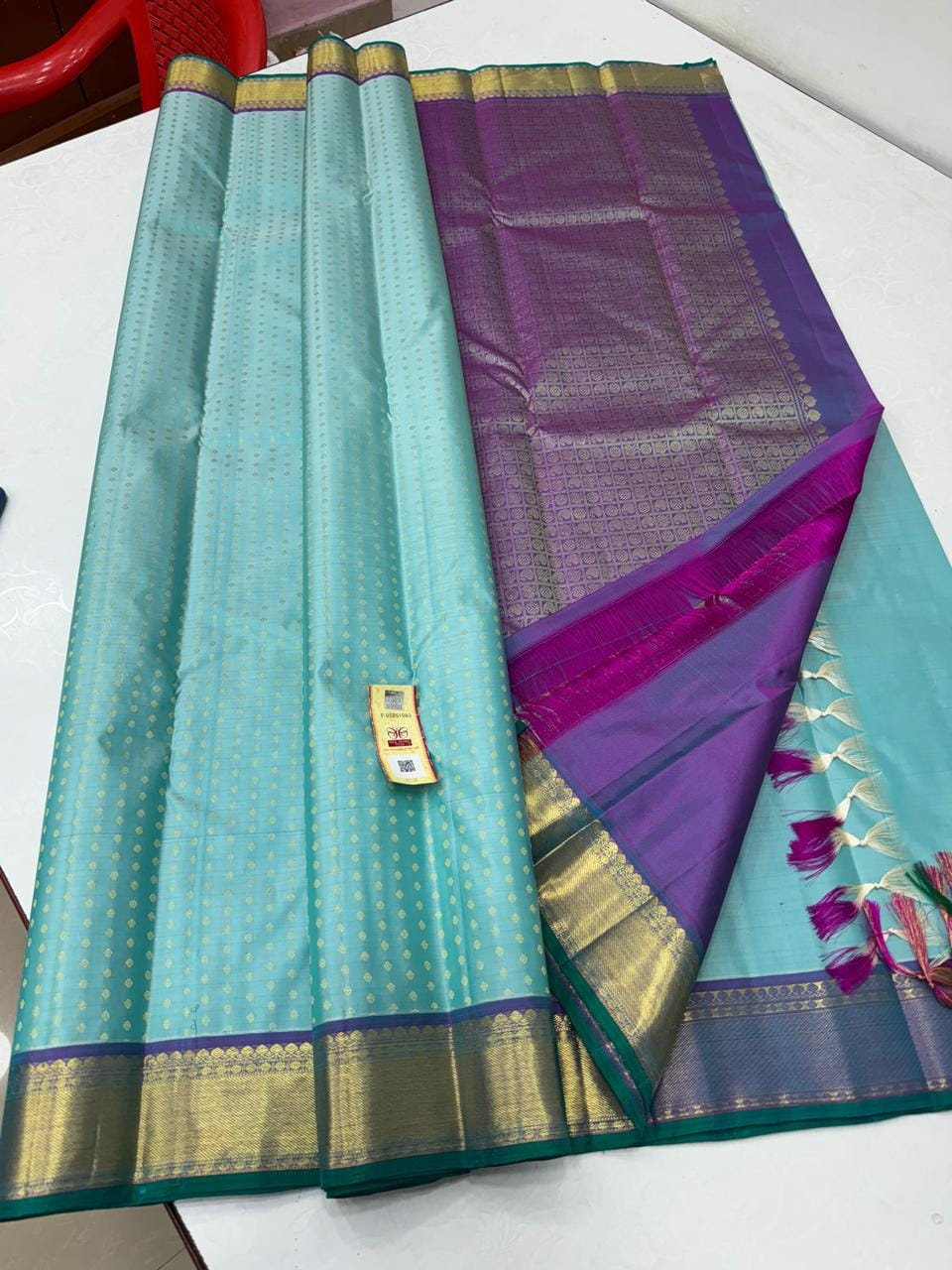 Where Art Meets Attire: 1000 Butta Handwoven Silk Wonder
