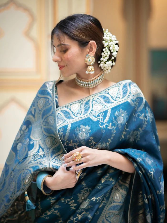 icultural RamaGreen Banarasi Silk Saree WIth Fabulouse Blouse Piece