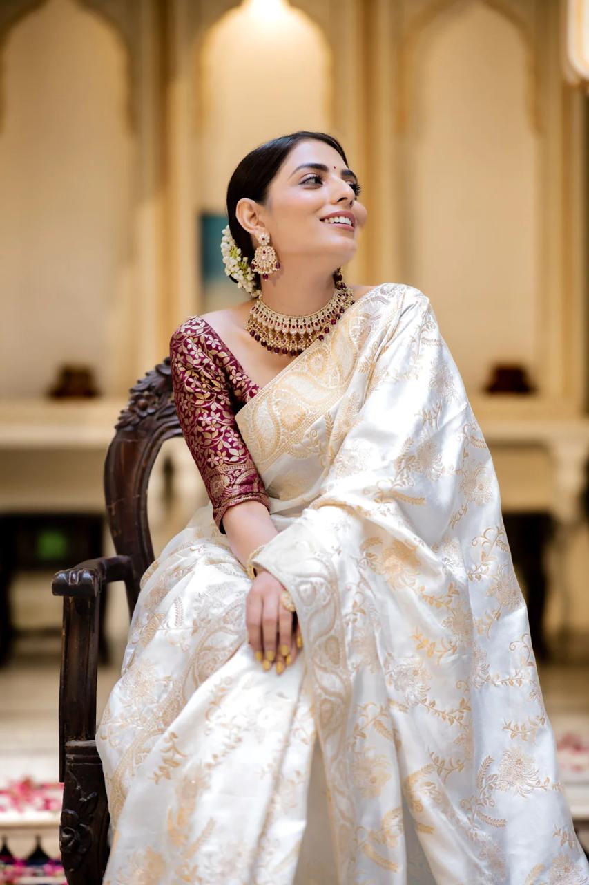 icultural White Banarasi Silk Saree WIth Fabulouse Blouse Piece