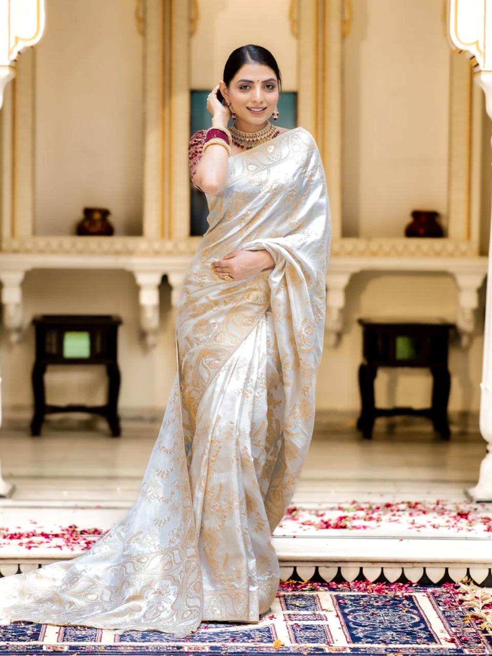 icultural White Banarasi Silk Saree WIth Fabulouse Blouse Piece