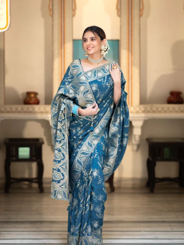 icultural RamaGreen Banarasi Silk Saree WIth Fabulouse Blouse Piece