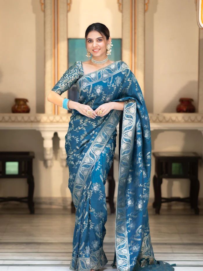 icultural RamaGreen Banarasi Silk Saree WIth Fabulouse Blouse Piece
