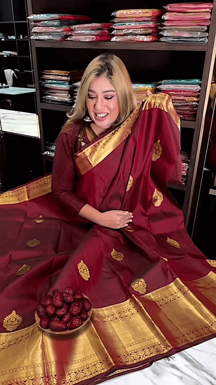 Eclat icultural Soft Banarasi Silk Saree With Flameboyant Blouse Piece