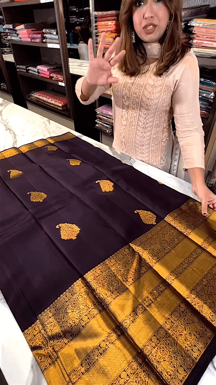 icultural Purple Soft Banarasi Silk Saree With Efflorescence Blouse Piece
