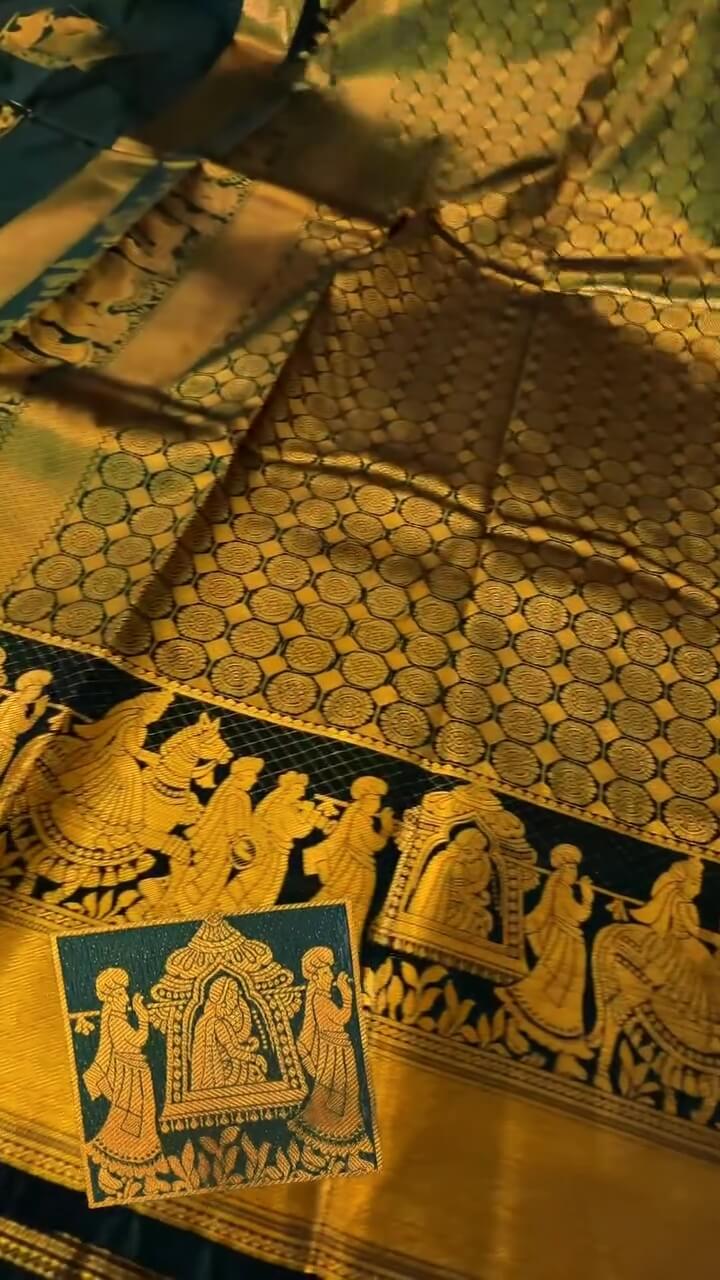 icultural Dark Green Soft Banarasi Silk Saree With Deserving Blouse Piece