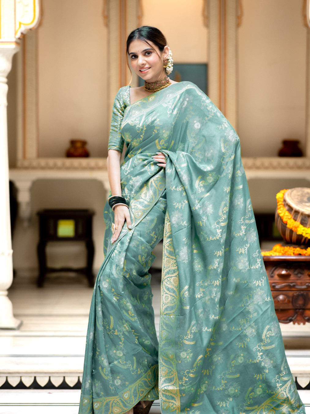 icultural icultural Green Banarasi Silk Saree WIth Fabulouse Blouse Piece