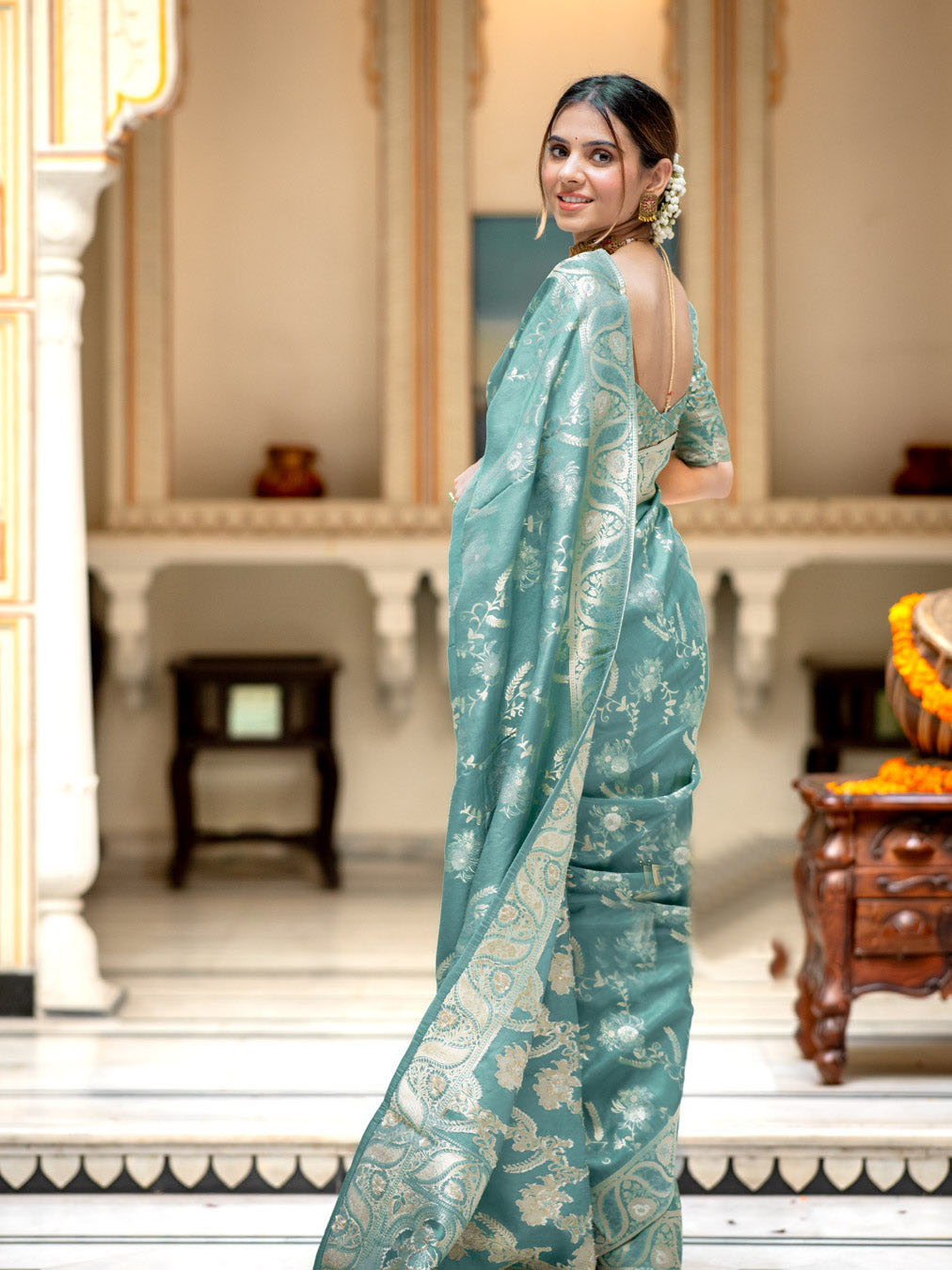 icultural icultural Green Banarasi Silk Saree WIth Fabulouse Blouse Piece