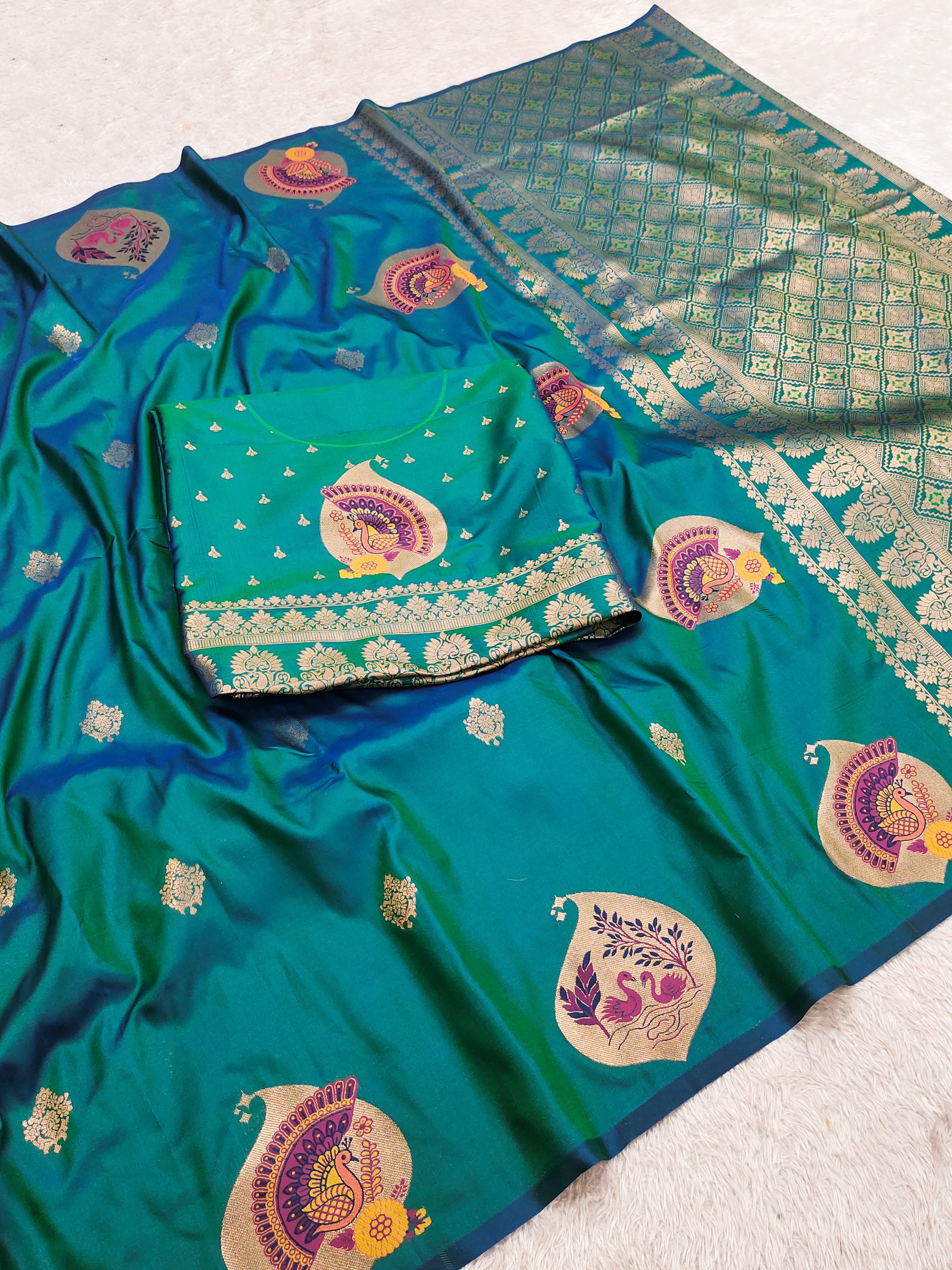 Emerald icultural Green Banarasi Silk Saree with Peacock & Kalash Motifs and icultural Zari Pallu