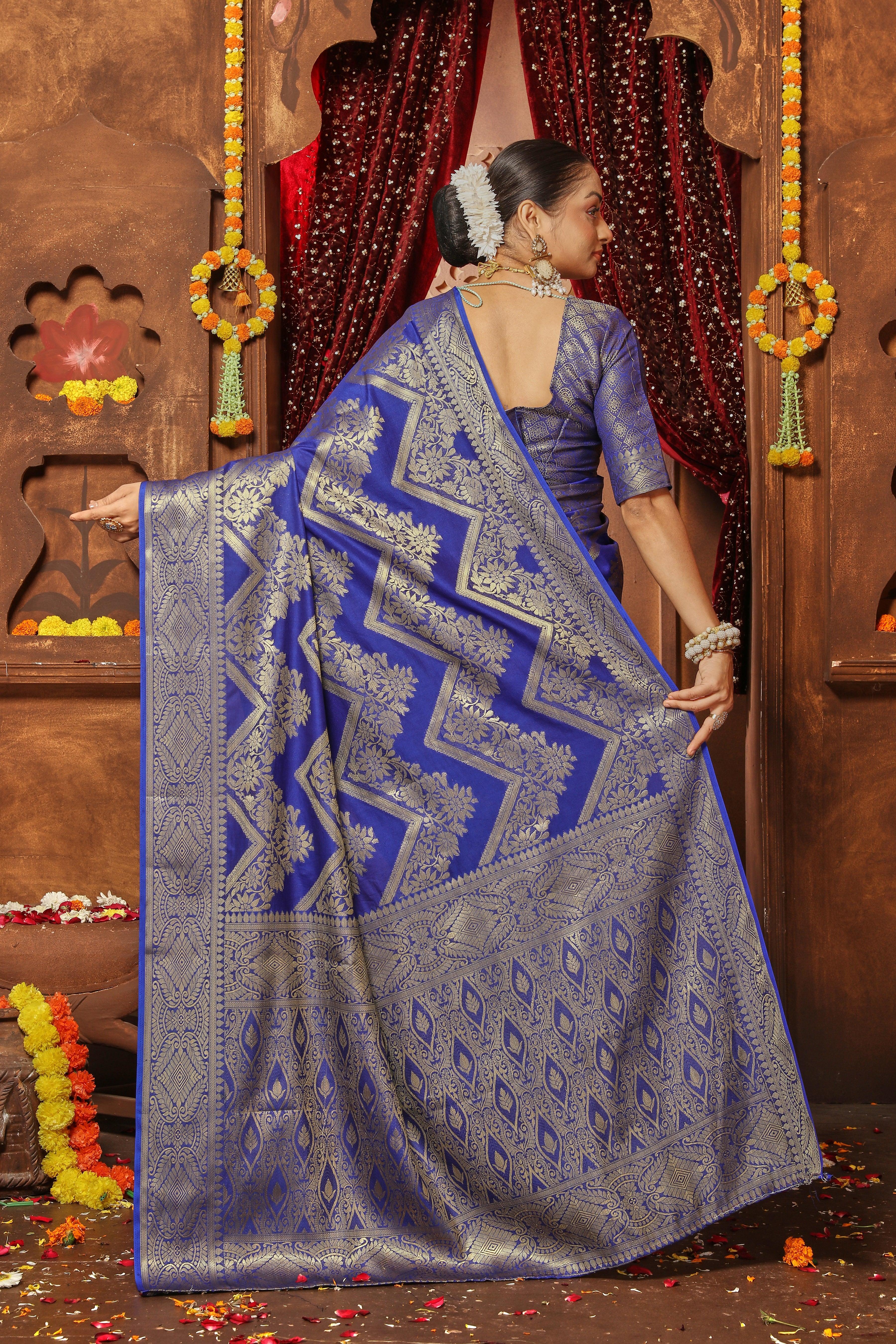 Classic Silk Elegance: Full Zari Weave Masterpiece