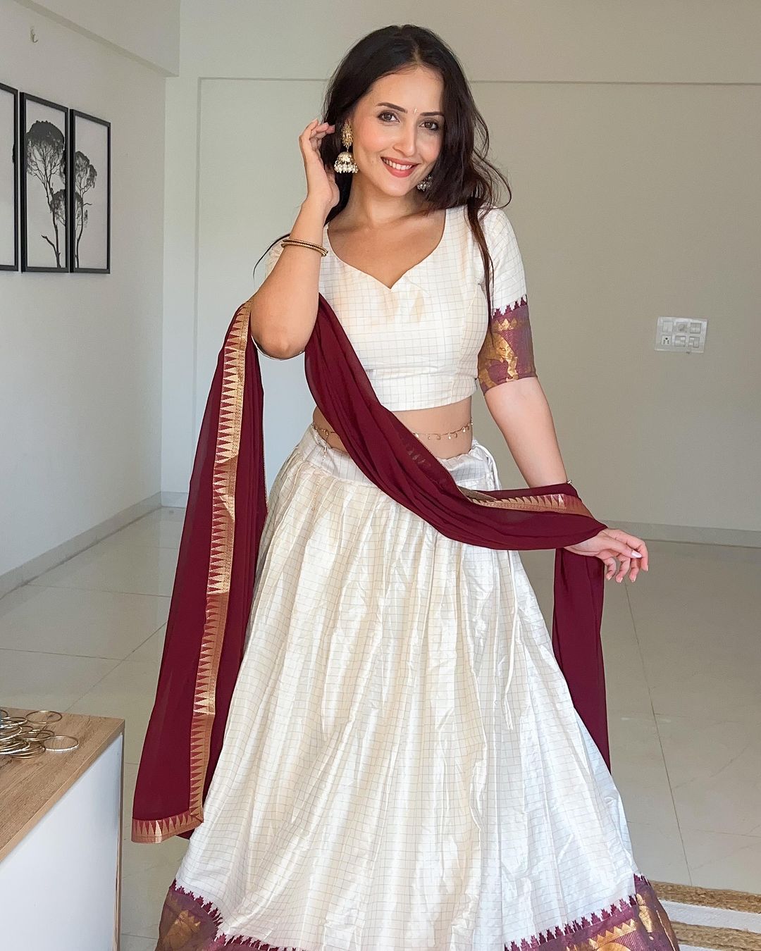 White Bridal Lehenga – Heavy Embroidered Wedding Wear with Dupatta