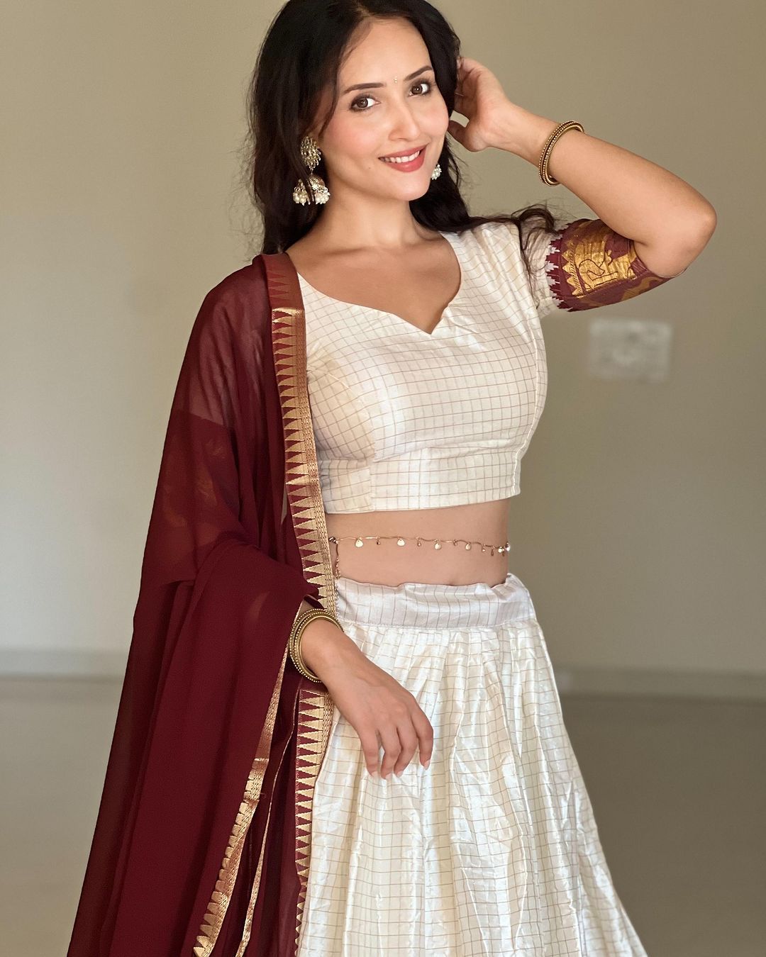 White Bridal Lehenga – Heavy Embroidered Wedding Wear with Dupatta