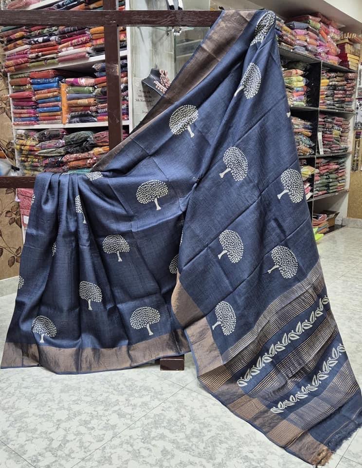 Sophisticated Charm: Tussar Handprint by Icultuers with Elegant Kanchi Pallu in Grey