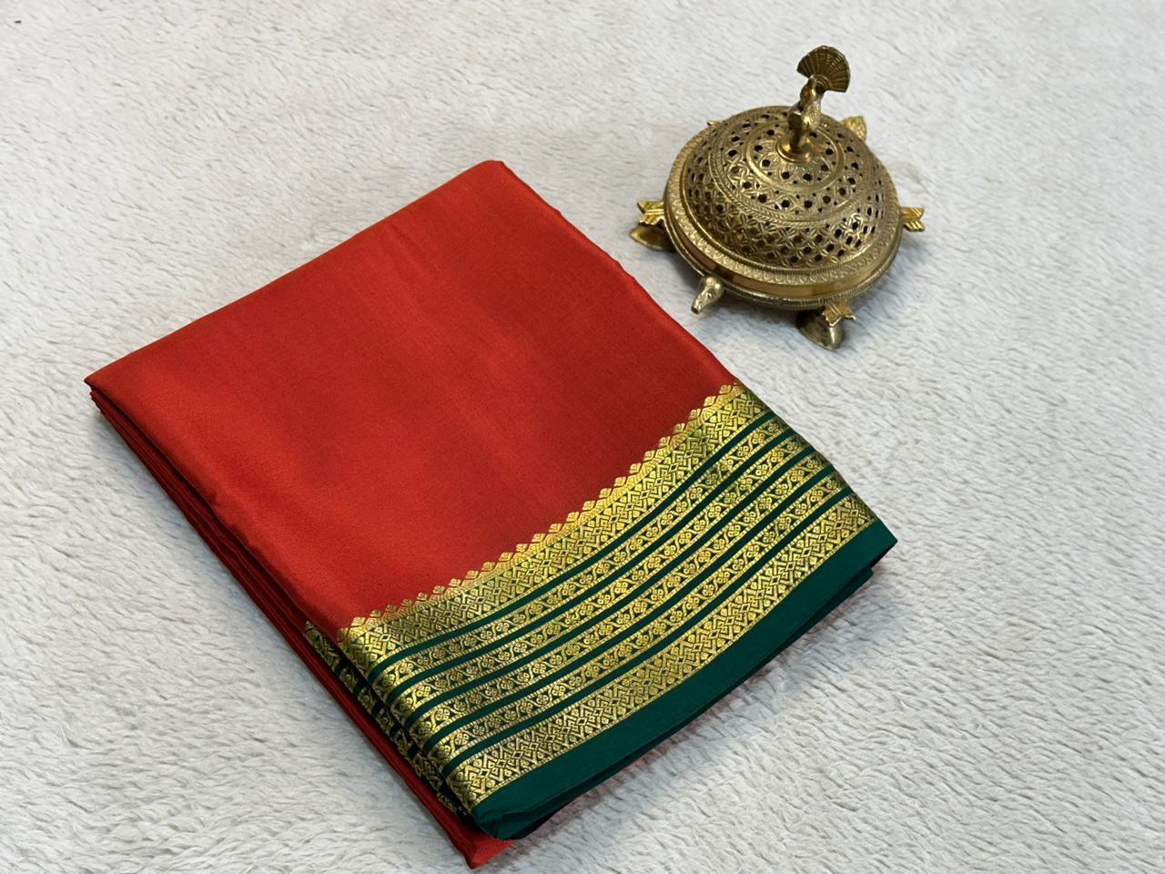 Divine Drape: Uppada Silk Saree with Luxurious Contrast Details