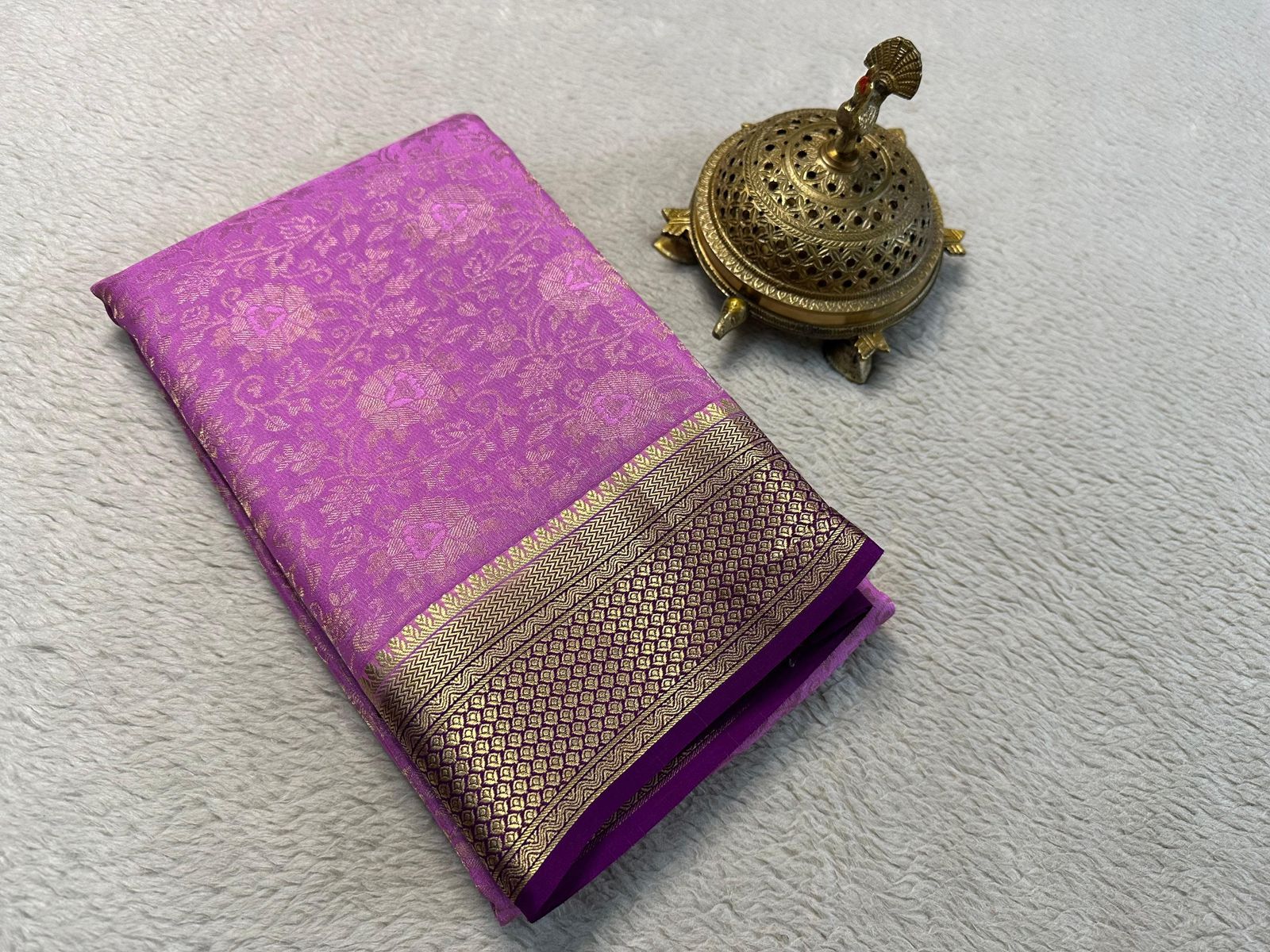 Unveil Timeless Beauty: Silk Brocade by Icultuer with Intricate Zari Weaving & Rich Pallu
