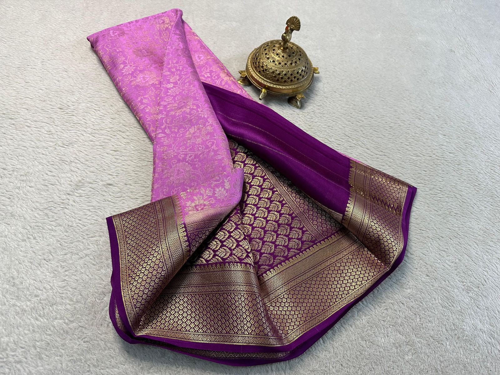 Unveil Timeless Beauty: Silk Brocade by Icultuer with Intricate Zari Weaving & Rich Pallu