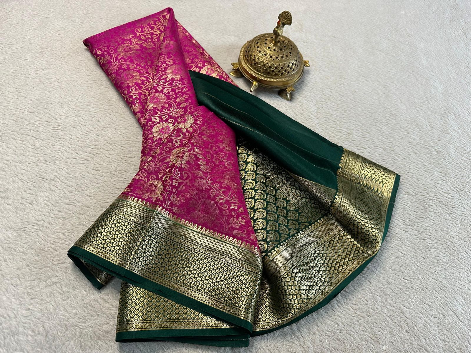 Unveil Timeless Beauty: Silk Brocade by Icultuer with Intricate Zari Weaving & Rich Pallu