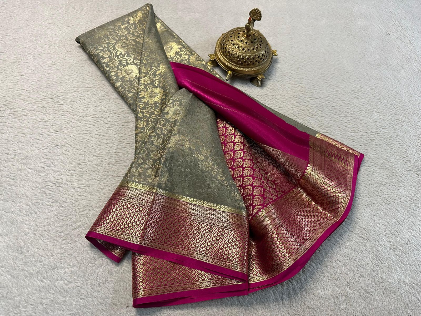Unveil Timeless Beauty: Silk Brocade by Icultuer with Intricate Zari Weaving & Rich Pallu