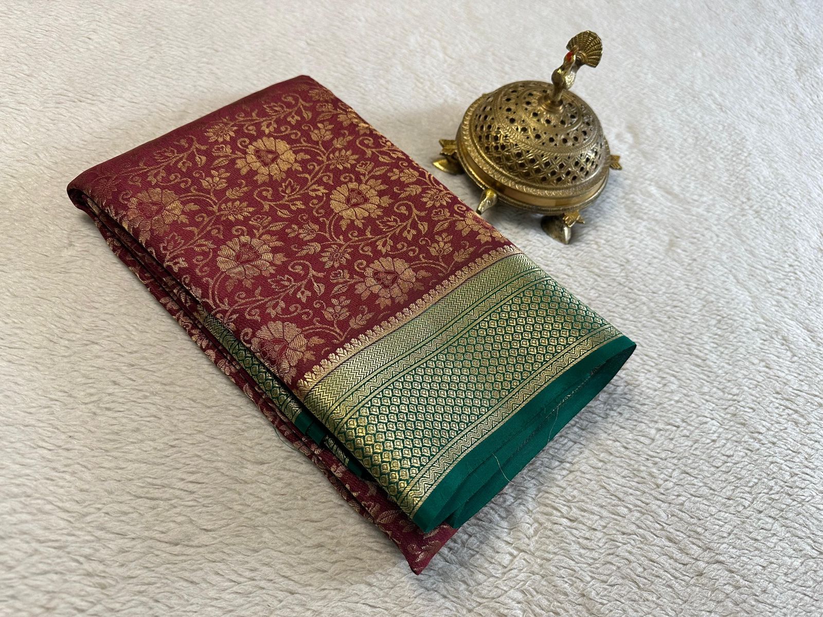 Unveil Timeless Beauty: Silk Brocade by Icultuer with Intricate Zari Weaving & Rich Pallu