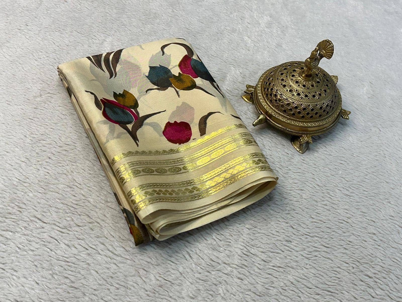 Beautiful Floral Print Mysore Silk Sarees with Plain Blouse