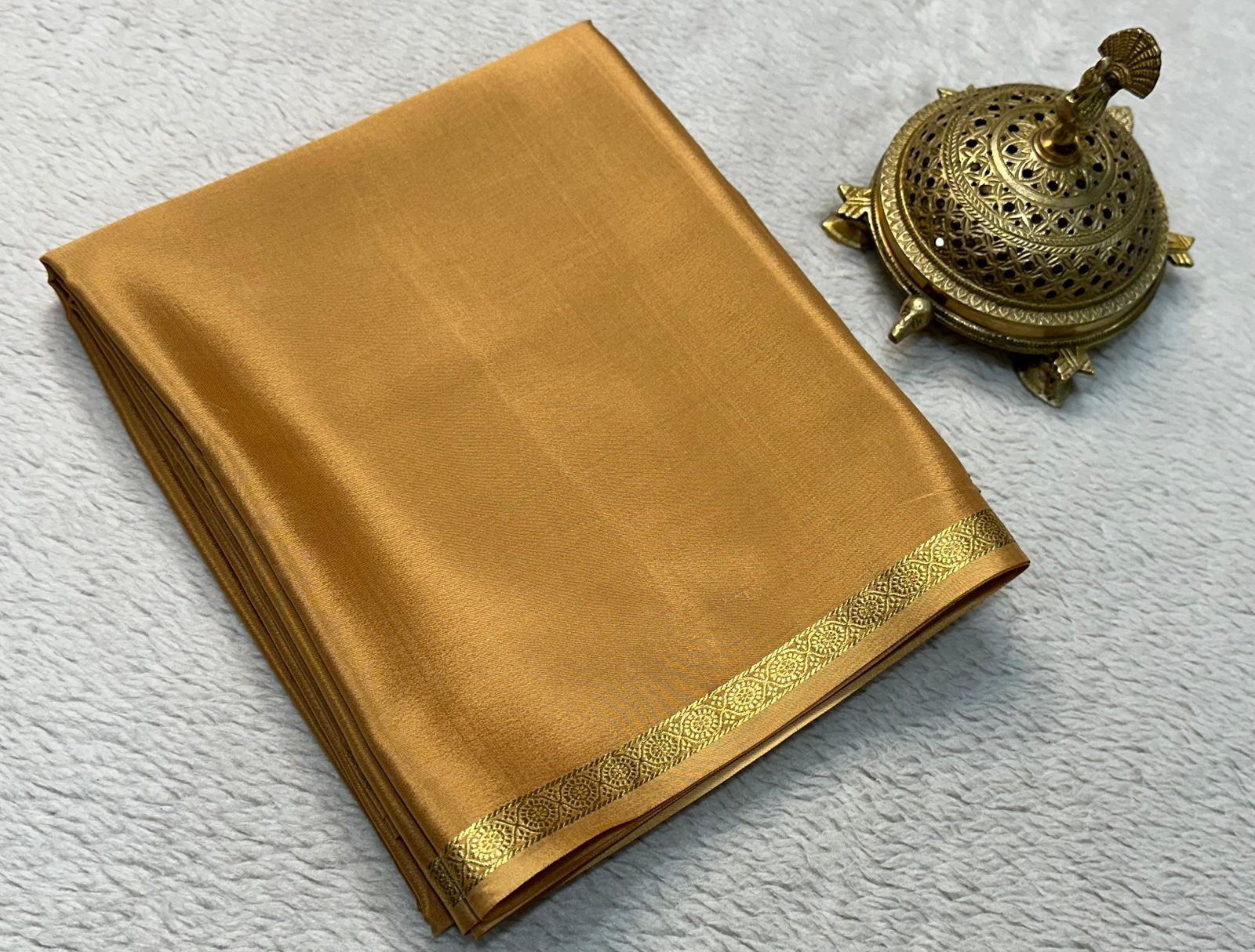 Elegance Redefined: Small Border Line Pallu by Icultuers in Stunning Solid Hues