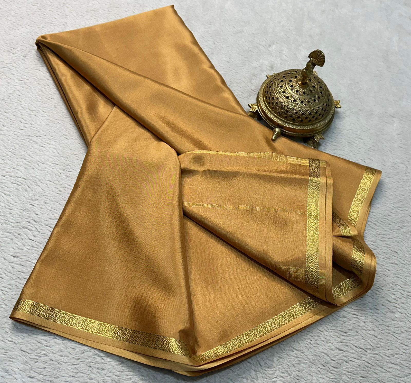 Elegance Redefined: Small Border Line Pallu by Icultuers in Stunning Solid Hues