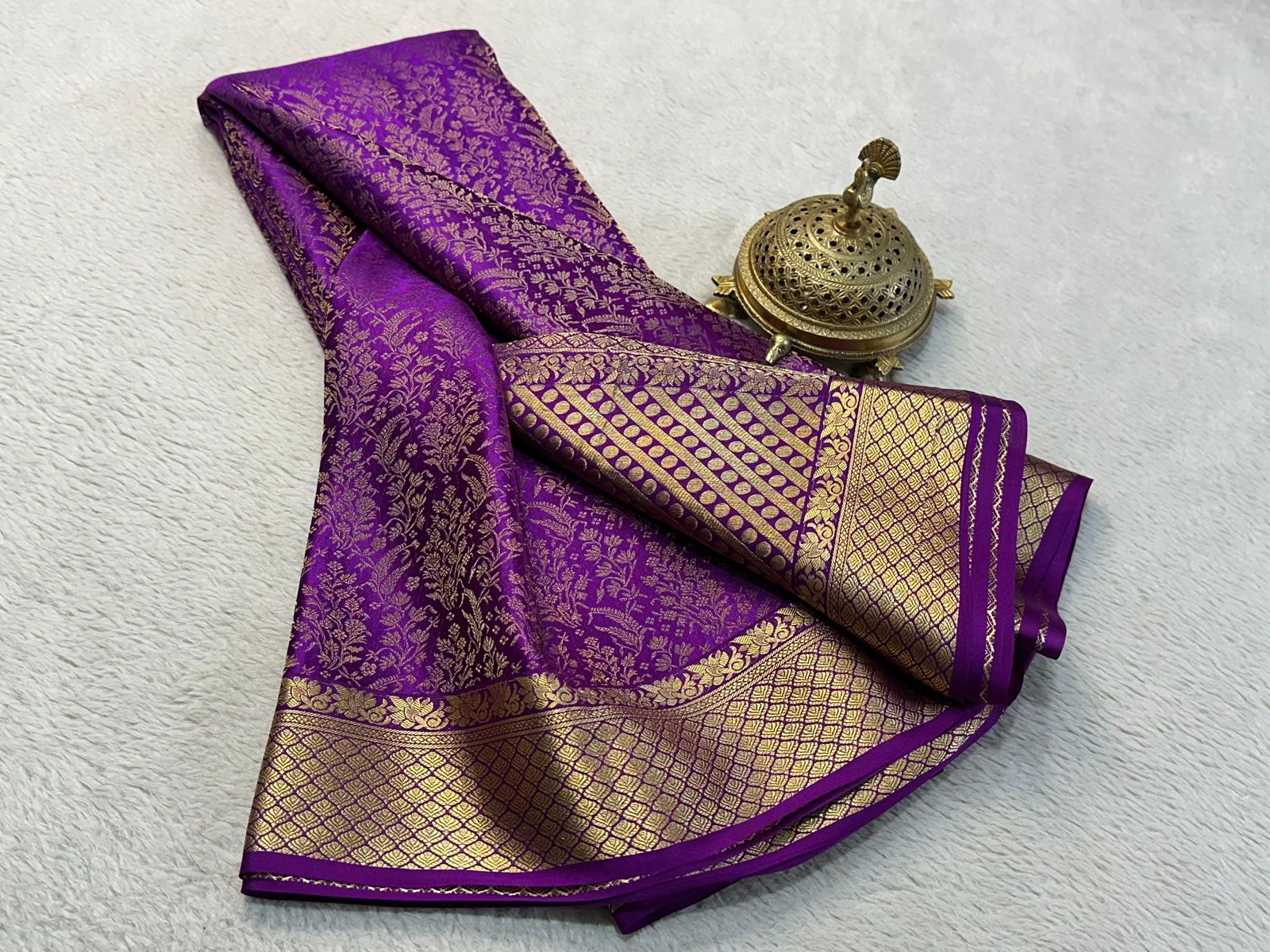 Exquisite Silk Brocade Bridal by Icultuers: Gold & Silver Weaving with Elegant Floral Design and Rich Pallu