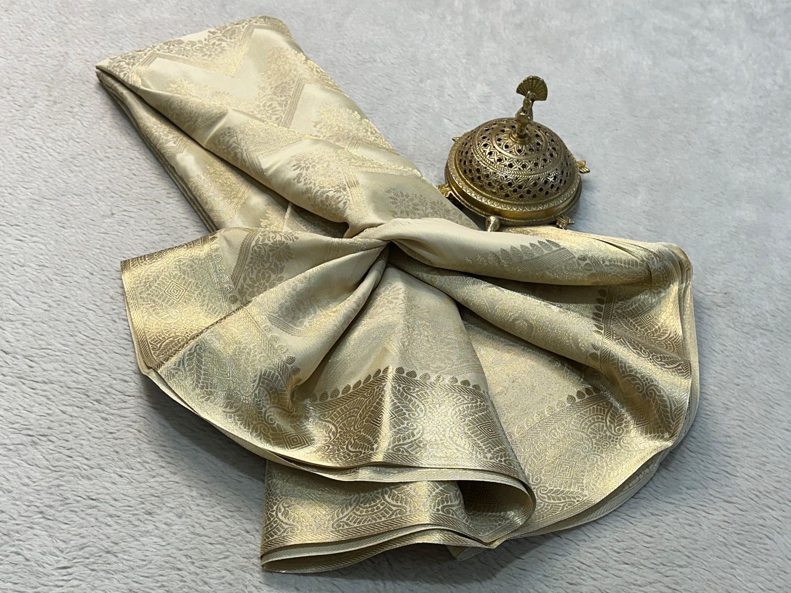 Elegant Silk Brocade Bridal by Icultuer: Rich Floral Zig-Zag Design with Opulent Pallu in Beautiful Solid Colors