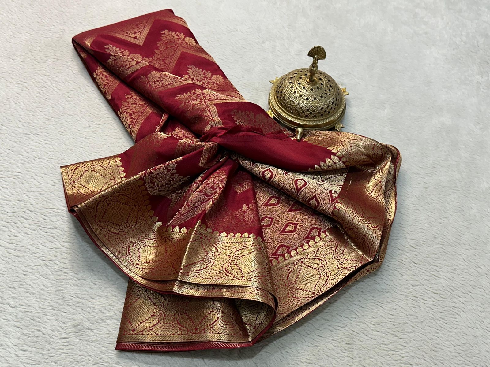 Elegant Silk Brocade Bridal by Icultuer: Rich Floral Zig-Zag Design with Opulent Pallu in Beautiful Solid Colors