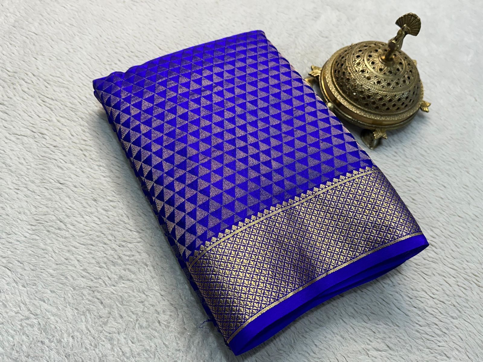 Exquisite Silk Brocade by Icultuer: Gold & Silver Zari Weaving with Diamond Box Design and Rich Pallu