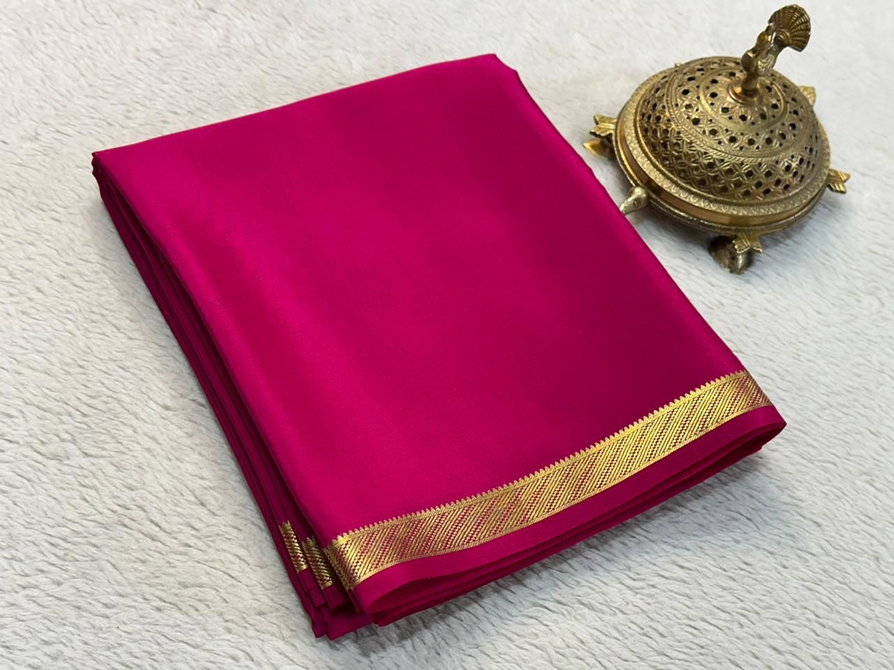 Elegant Simplicity: Beautiful Solid Colors with Small Border and Line Pallu