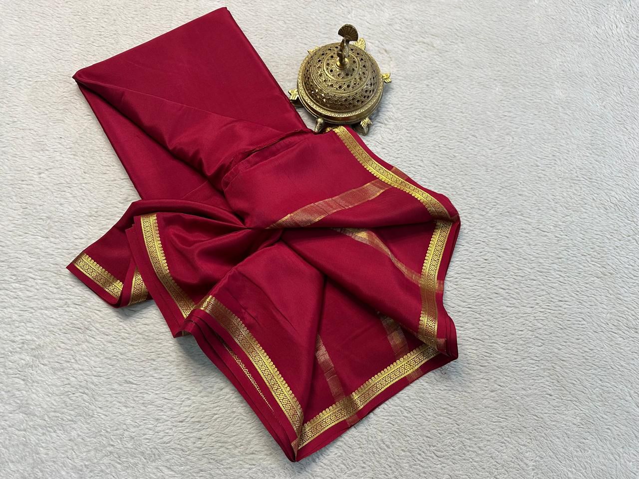 Unveil Grace: Small Border by Icultuers with Intricate Line Pallu in Bold Solid Shades