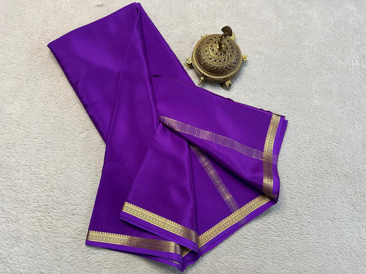 Unveil Grace: Small Border by Icultuers with Intricate Line Pallu in Bold Solid Shades