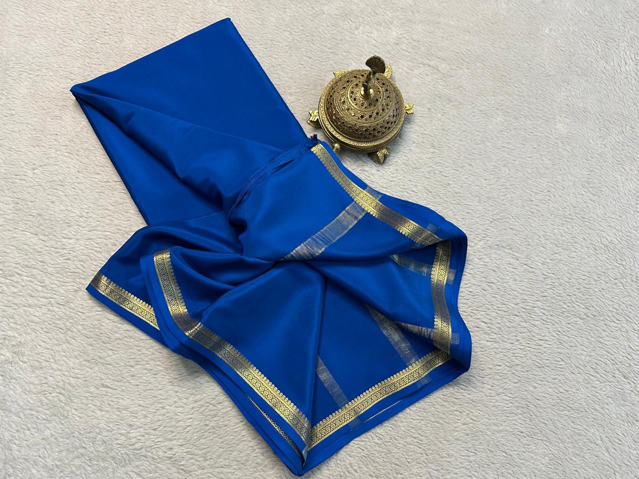 Unveil Grace: Small Border by Icultuers with Intricate Line Pallu in Bold Solid Shades
