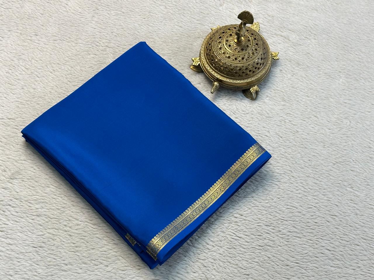 Unveil Grace: Small Border by Icultuers with Intricate Line Pallu in Bold Solid Shades