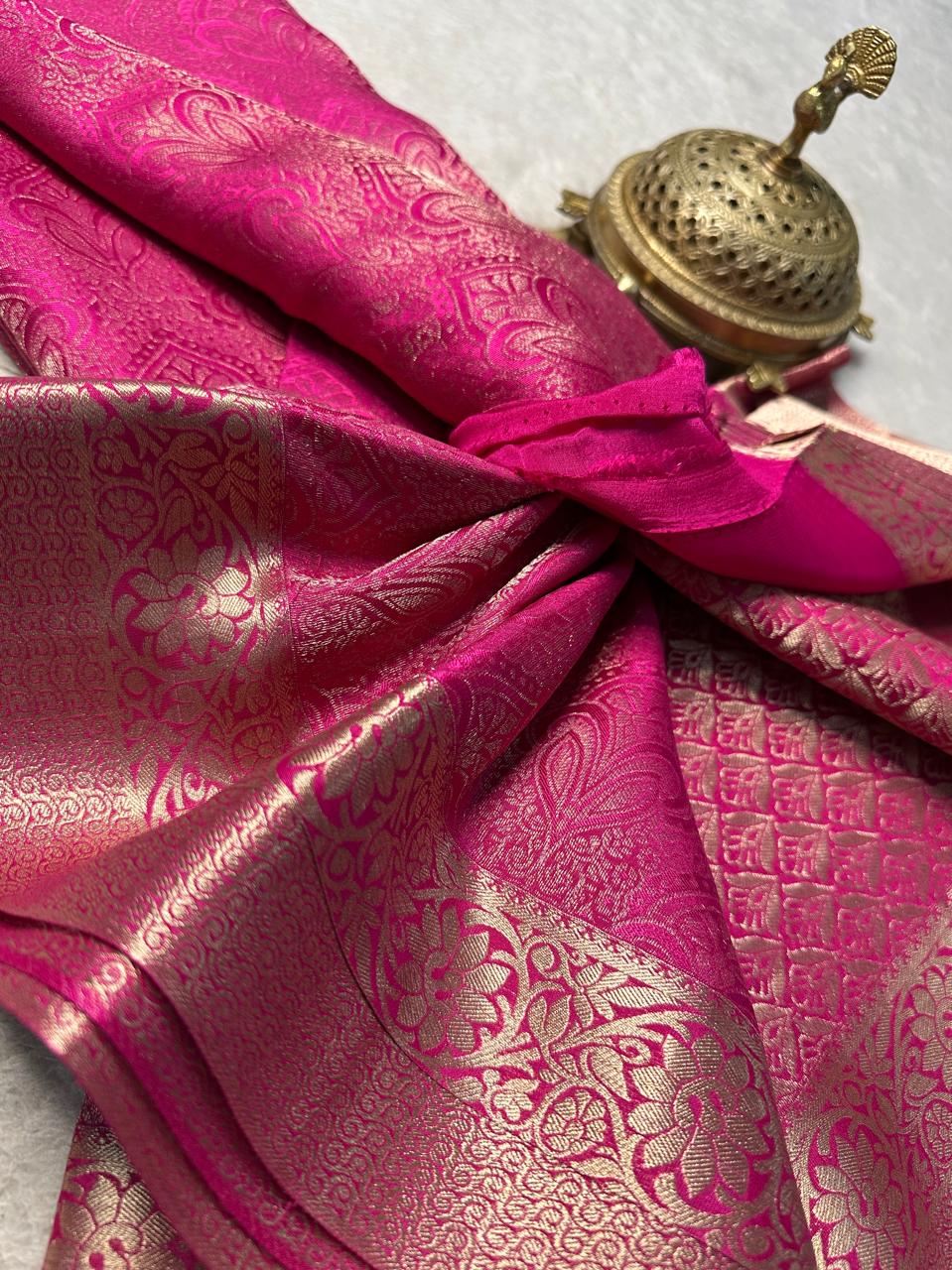 Luxurious Brocade Silk Saree for Brides – Radiant Pallu & Regal Weave