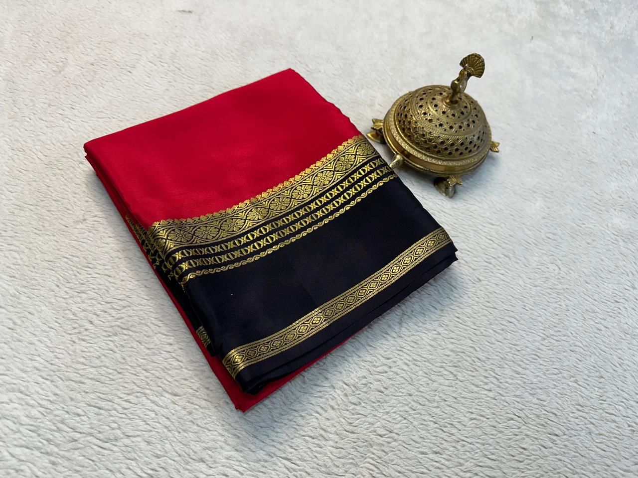 Versatile Solid Silk Blend Saree with Traditional Gold Border for All Occasions