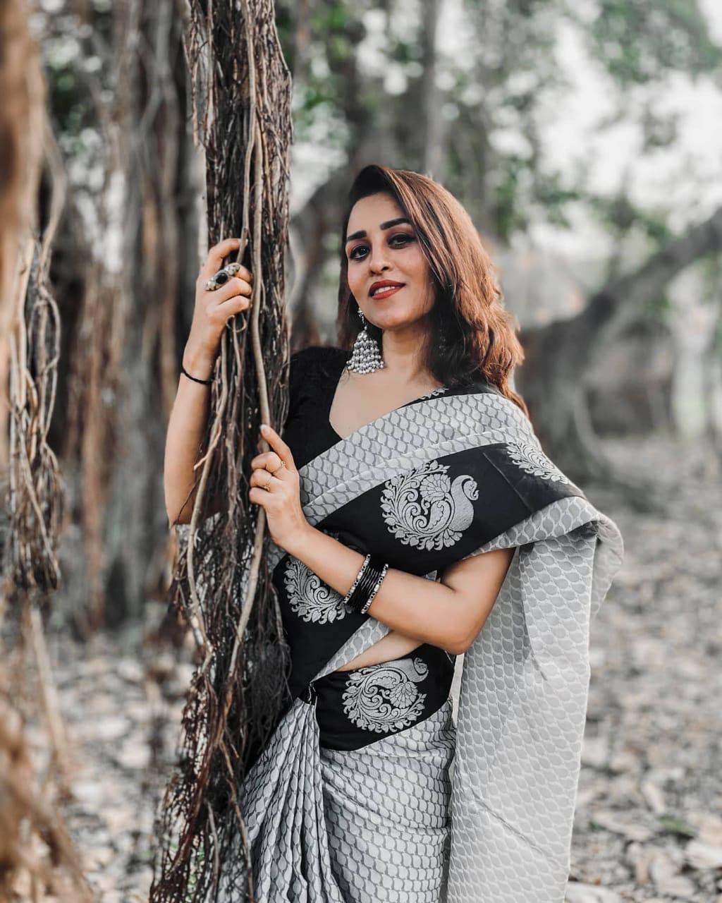 Black Floral Design Pure Silk Banarasi Jacquard by Icultuer