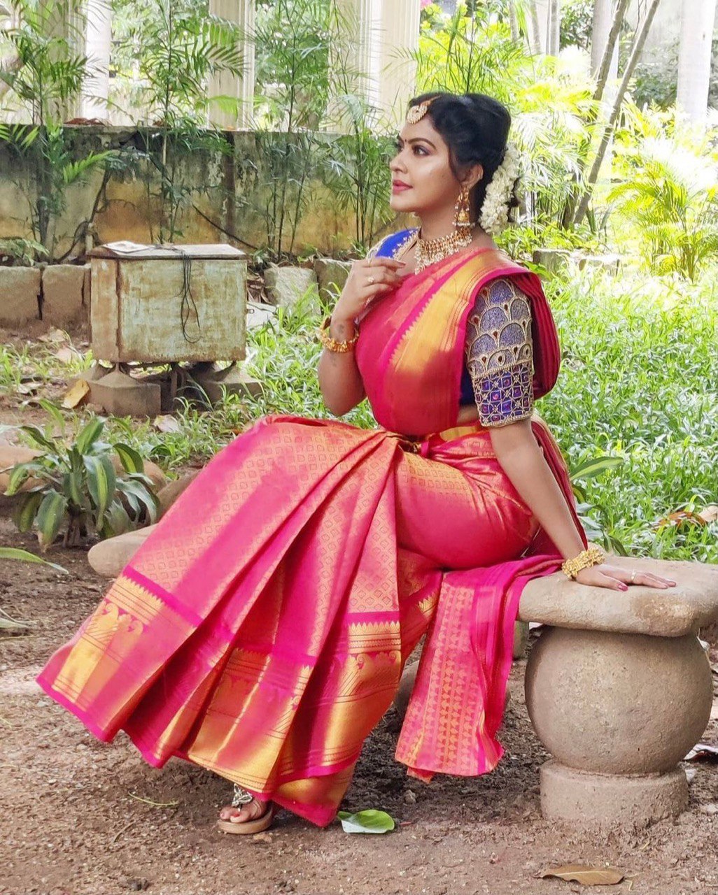 Kanchipuram Banarasi by Icultuer with Golden Weaving Zari Thread Borders