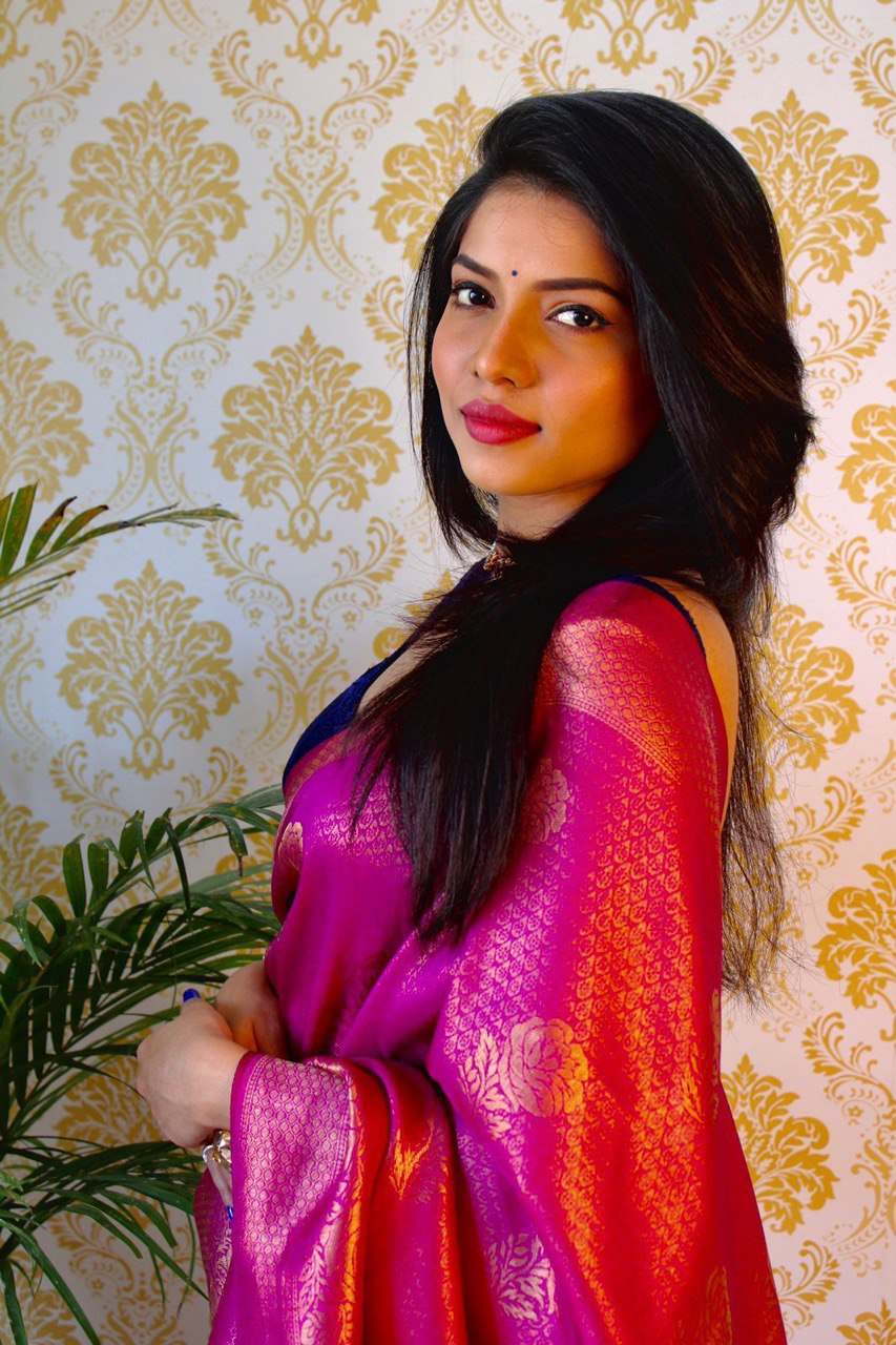Jacquard Design Banarasi Soft Silk by Icultuer