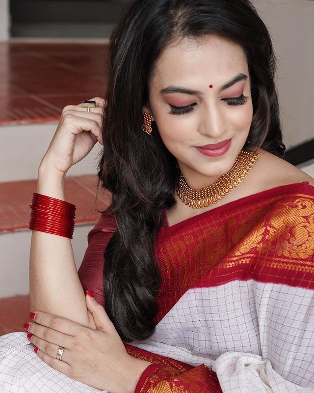 White & Red Banarasi Lichi Soft Silk Jacquard Woven by Icultuer