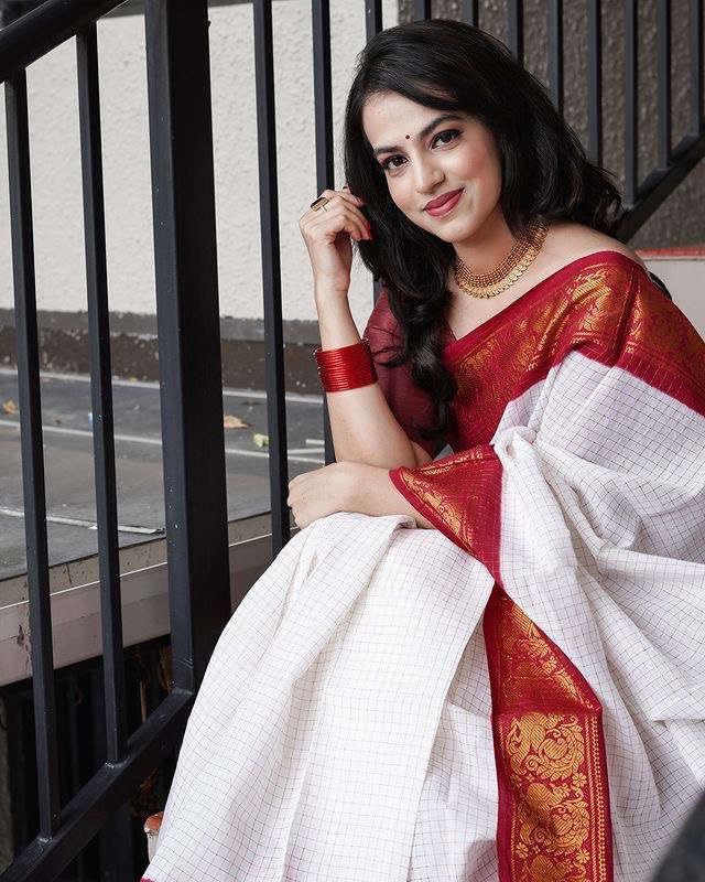 White & Red Banarasi Lichi Soft Silk Jacquard Woven by Icultuer