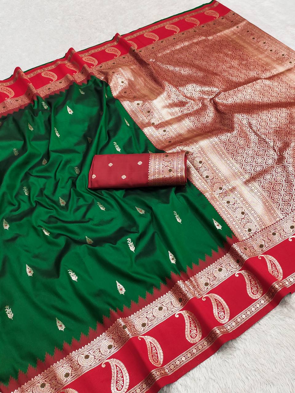 Classic Emerald Green Silk Saree with Red Paisley Border & Rich Gold Zari Pallu